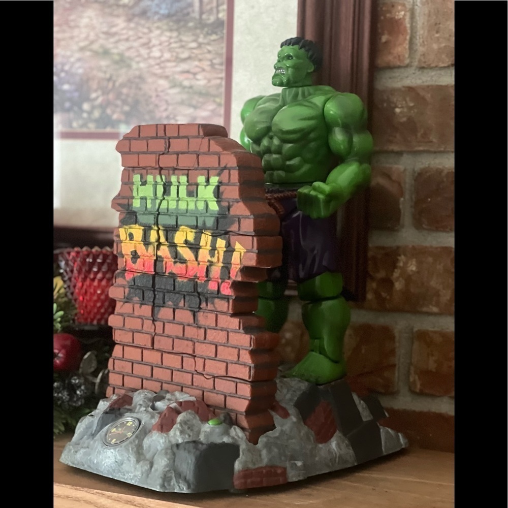 ⭐️RARE Large Incredible Hulk Animated Talking Smash Bank NEW